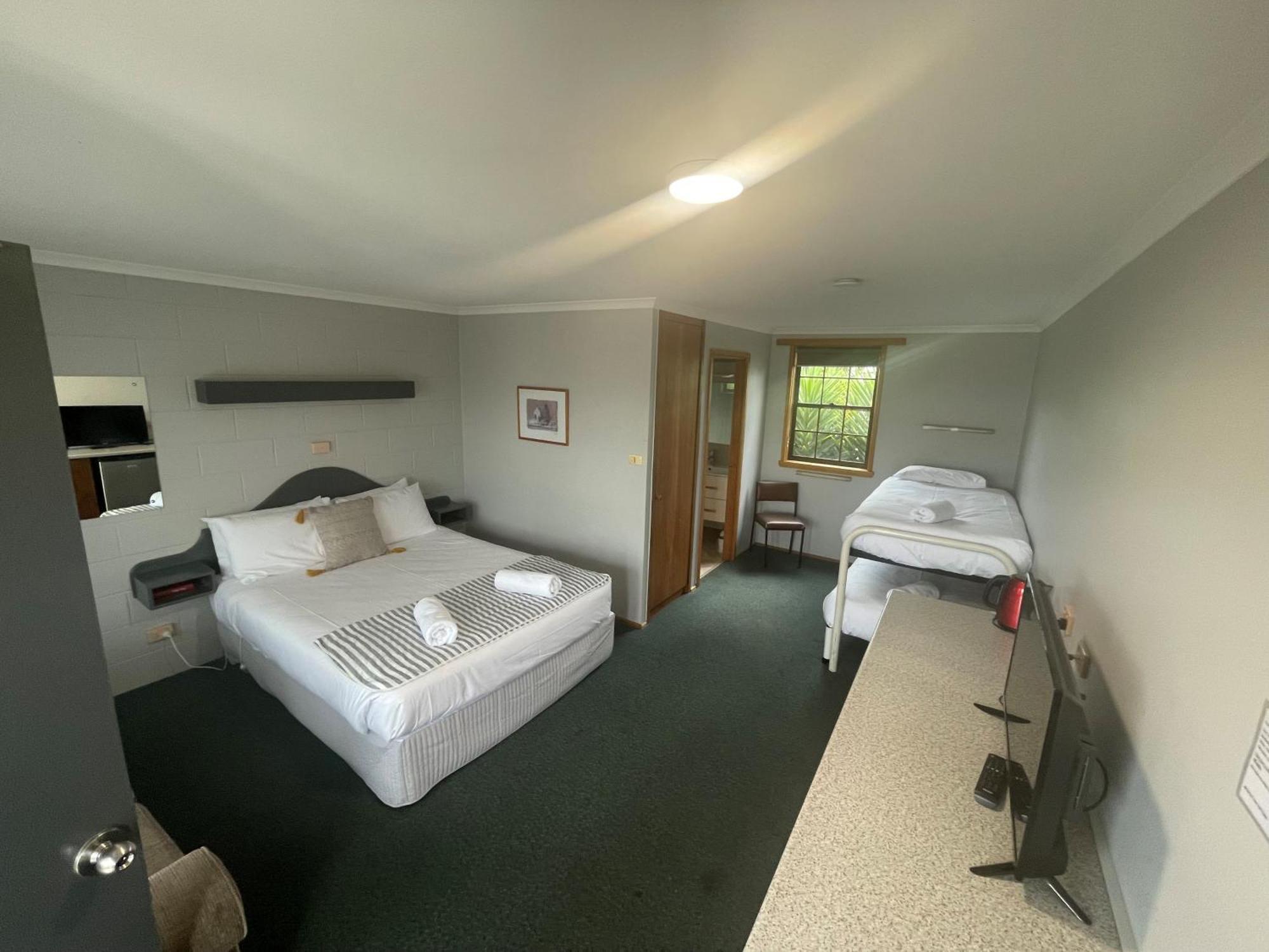 Bridport Bay Inn Exteriér fotografie